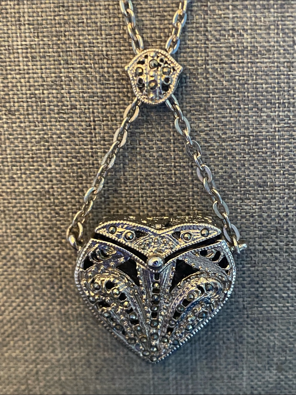 Vintage Style Silver Tone Sliding Heart Locket Necklace 28”
